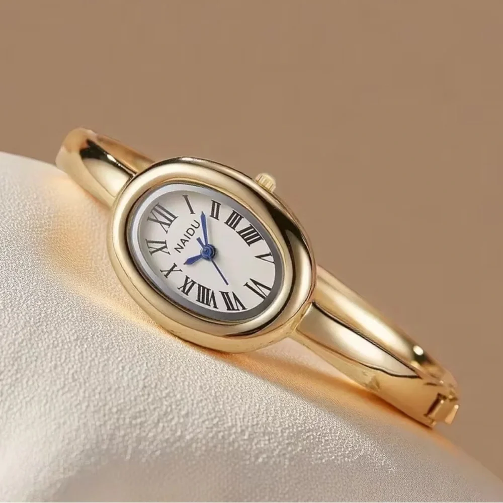 Baignoire Vintage Gold Oval Bracelet Watch